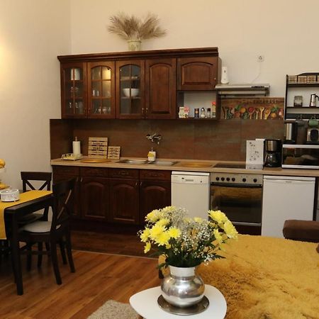 Hedi Apartman Мішкольц Екстер'єр фото