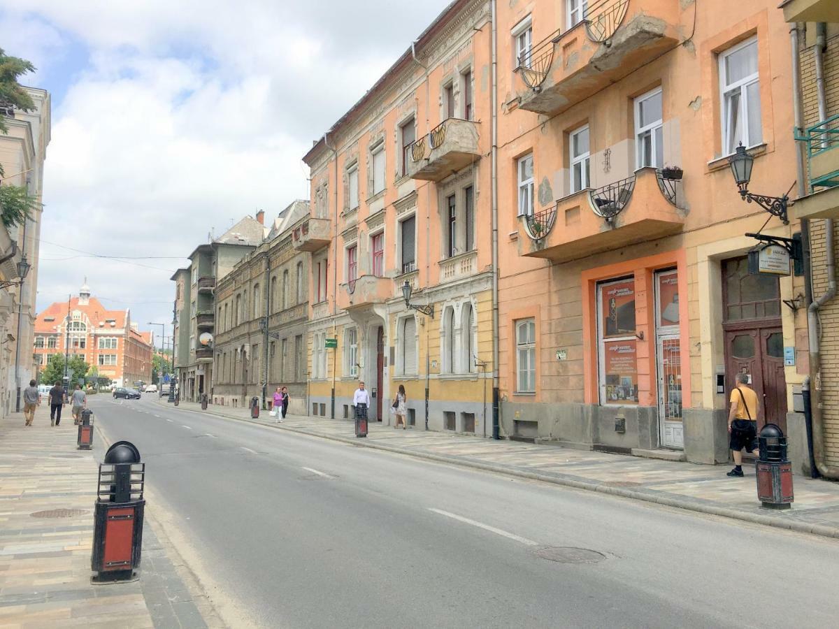 Hedi Apartman Мішкольц Екстер'єр фото