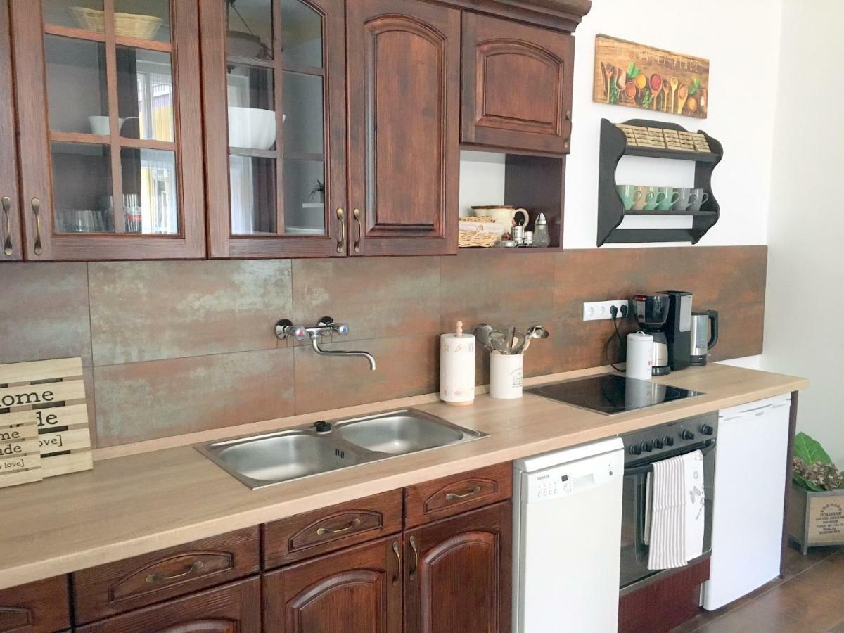 Hedi Apartman Мішкольц Екстер'єр фото